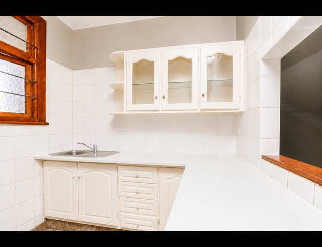 1.5 BEDROOM APARTMENT FOR SALE IN ESSENWOOD